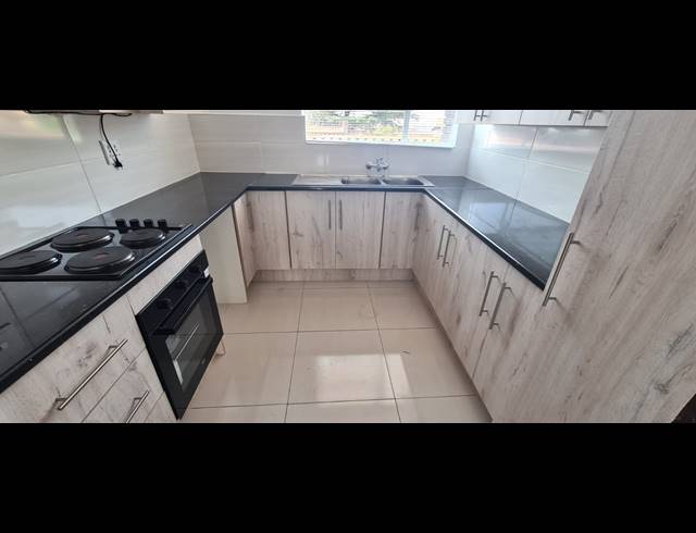 2 BEDROOM TOWNHOUSE FOR SALE IN SOUTH CREST